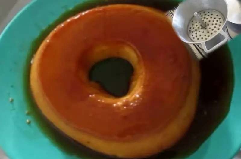 Pudim de Leite na Cuscuzeira com Calda de Limão