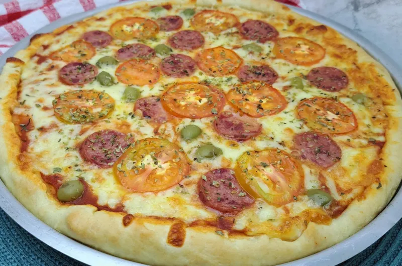 Massa de pizza caseira (sem sovar nem descansar)