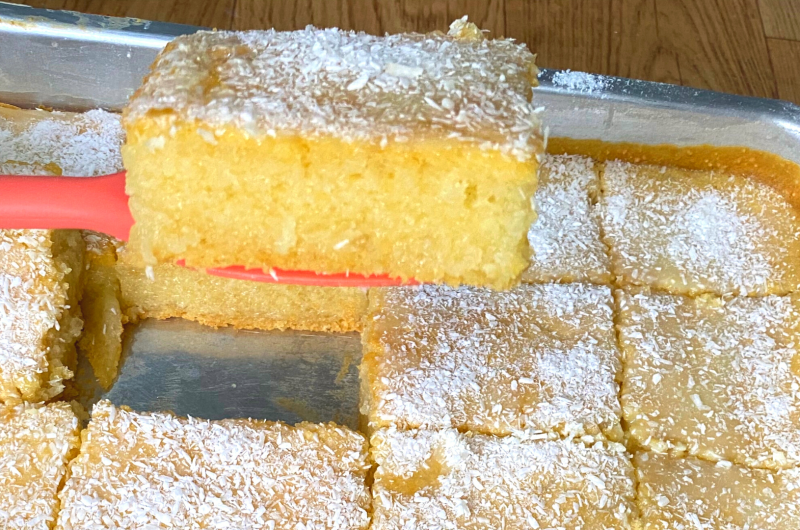 Bolo de tapioca molhadinho, fofinho e delicioso