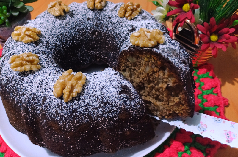 Bolo de Nozes com Mel