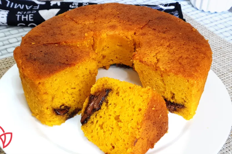 Bolo de cenoura recheado com chocolate