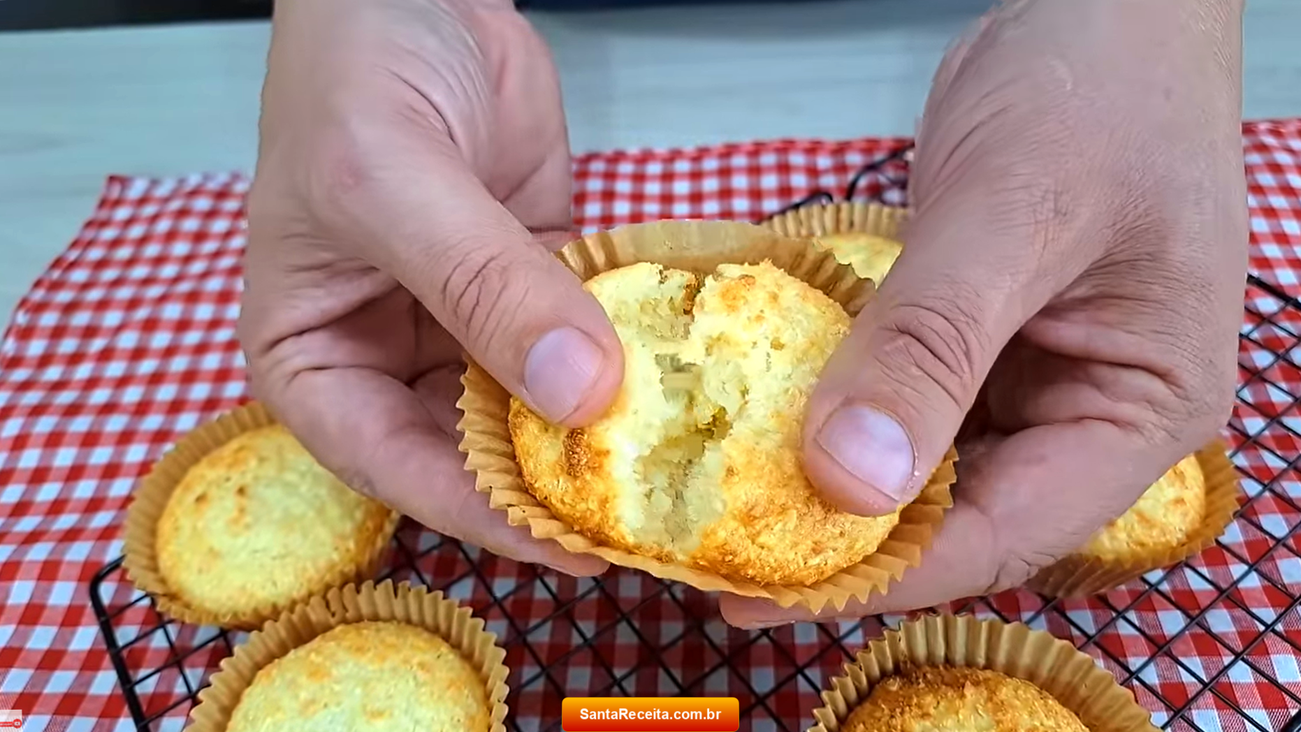 Bolinho de Coco com Queijo (Queijadinha)