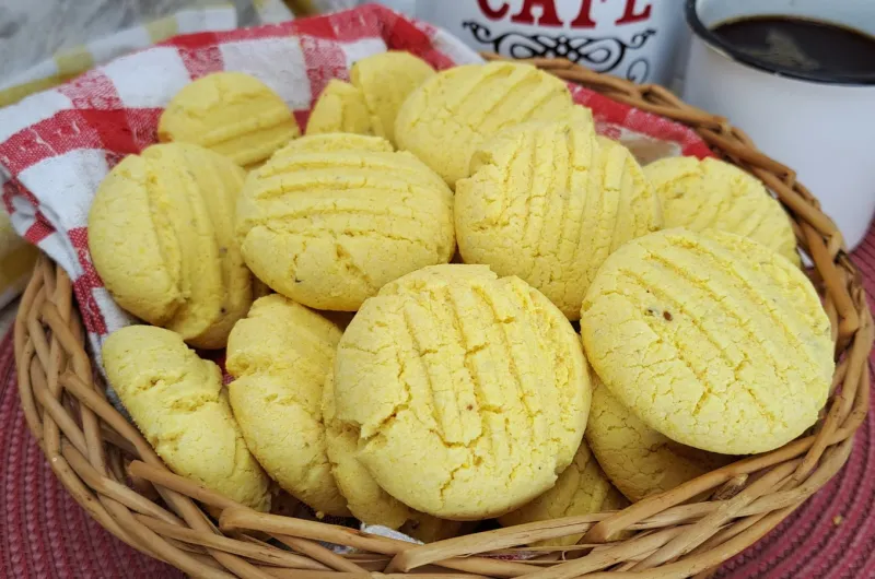Broa de Fubá com Erva Doce