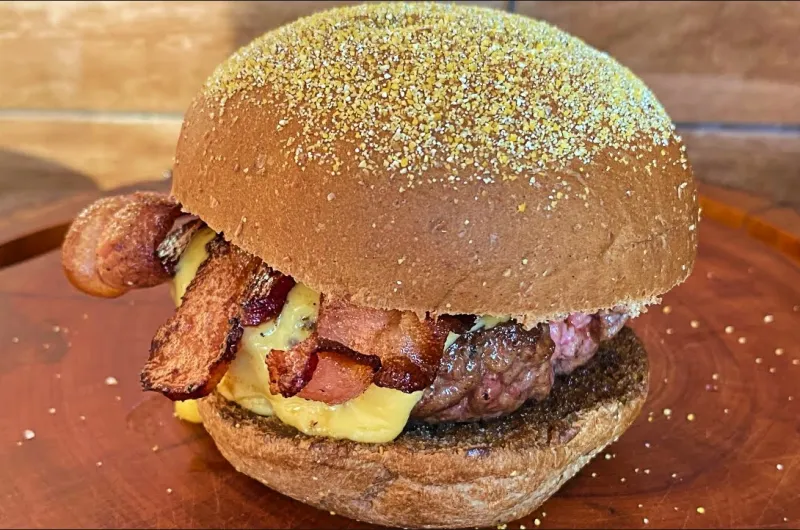 Hambúrguer Caseiro Assado na Churrasqueira