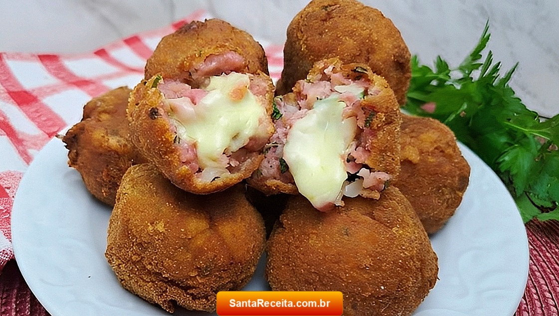 Bolinho de Linguiça Toscana com Queijo