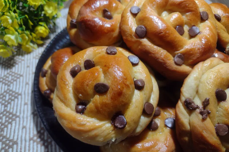Pãozinho Doce Caseiro com Gotas de Chocolate