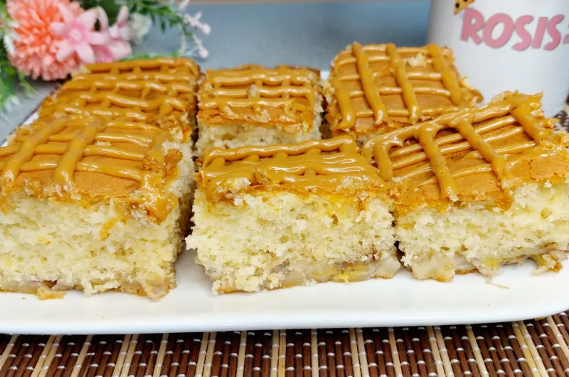 Bolo de Banana que já sai Recheado do Forno