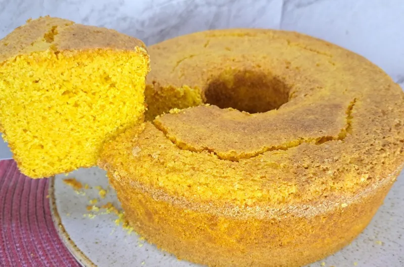 Bolo de cenoura com fubá (sem trigo e sem leite)