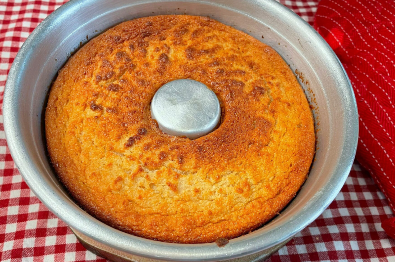 Bolo cremoso de mandioca