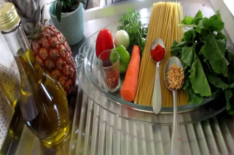 Macarrão com Abacaxi e Rúcula